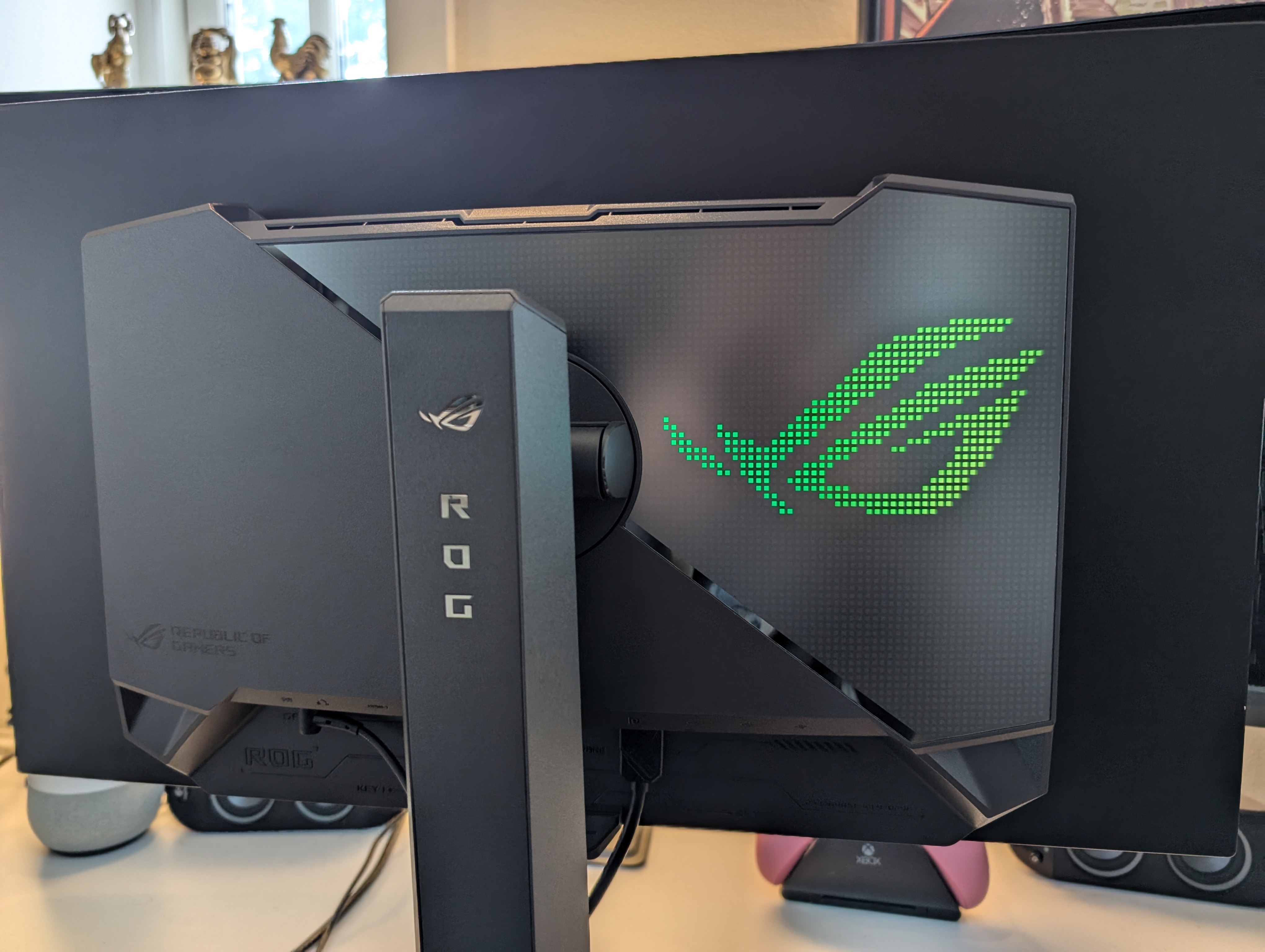 ASUS ROG Strix OLED XG27AQDMG RGB back.jpg